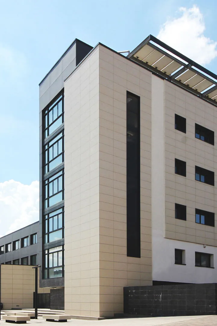 Palazzo Comunale di Fonte Nuova verticale facciata
