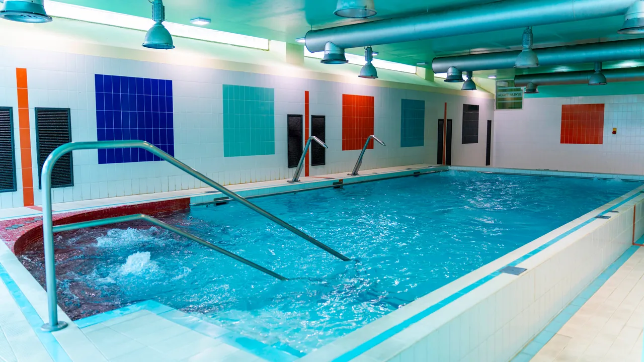 La piscina interna della Spa delle Terme di Roma